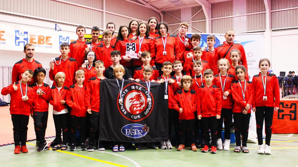 21 medallas para el Club Taekwondo Benavente Quesos el Pastor en el Open Internacional de Vila de Moaña