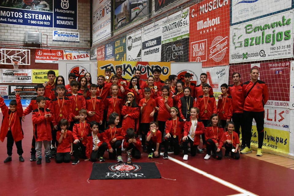 El Club Taekwondo Benavente Quesos el Pastor arrasa en el Campeonato de Castilla y León Junior e Infantil 2023